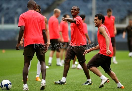 Eto'o, Abidal, Cceres i Alves, en una acci de l'entrenament.