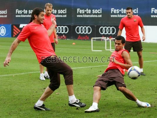 Pinto i Alves lluiten per la pilota.