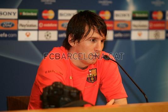 Leo Messi, a continuaci del tcnic, ha dit que vol jugar b i guanyar l'Sporting Clube.