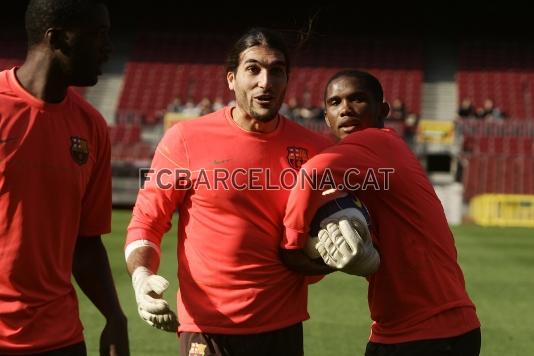 Pinto i Eto'o, en un dels exercicis que s'han fet durant la sessi preparatria.