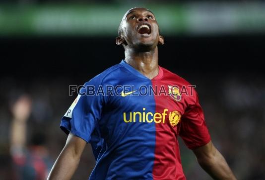 Eto'o celebrando uno de los dos goles que ha marcado esta noche.