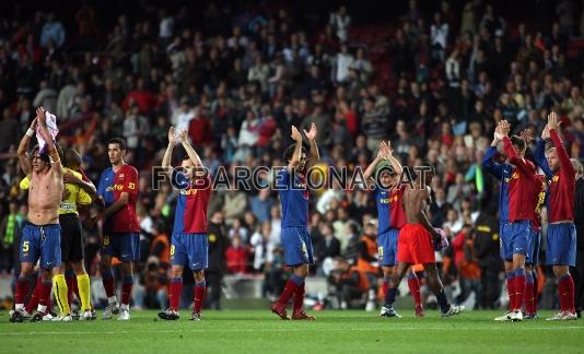 L'equip agrant el suport del pblic.