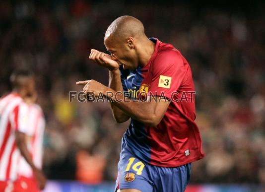 Henry festejant el seu gol.