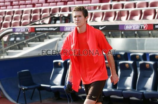 Hleb, entrant al Camp Nou.