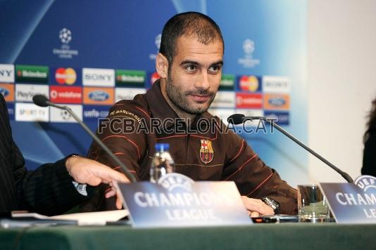 A continuacin lo han hecho Josep Guardiola, en la imagen, y Gerard Piqu, del FC Barcelona.