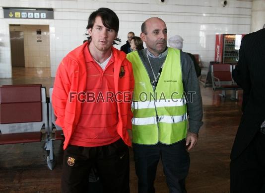 Messi, una de les grans novetats de la convocatria, a l'Aeroport del Prat.