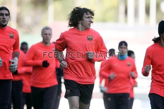 Puyol, durant els primers minuts de l'escalfament.