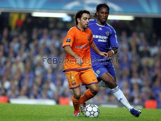 Drogba i Xavi, en un partit europeu de la temporada 2006/07.