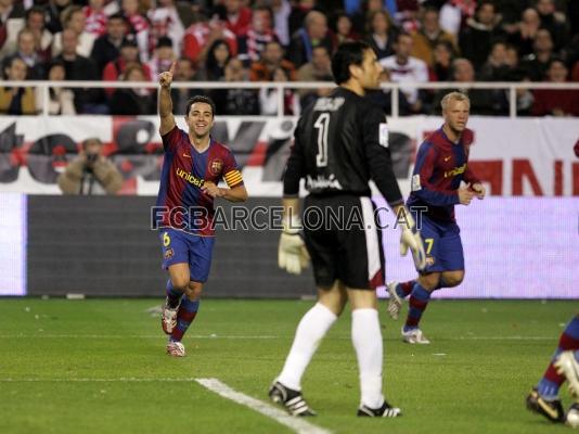 La temporada 2007/08 va ser la ms golejadora del '6' del Bara. En la imatge celebra un gol al Snchez Pizjun.