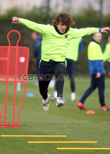 Puyol, saltant. (Foto: Miguel Ruiz - FCB)