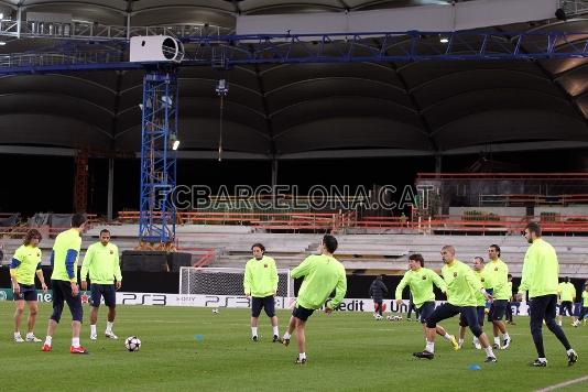 L'equip s'exercita amb el rondo habitual. Foto: Miguel Ruiz - FCB