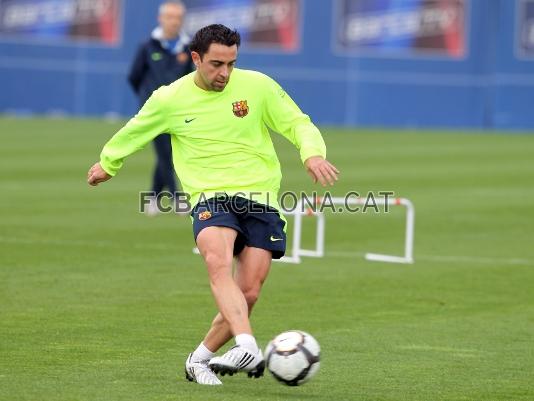 Xavi, encara lesionat, ha estat una de les novetats en la sessi d'aquest dijous. Foto: Miguel Ruiz-FCB