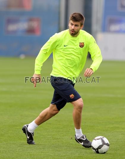 Piqu, que es va perdre el partit amb l'Osasuna per precauci, tamb s'ha exercitat. Foto: Miguel Ruiz-FCB