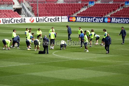 19 jugadores, ms Puyol y Chygrynskiy, se han ejercitado. Fotos: Miguel Ruiz - FCB.