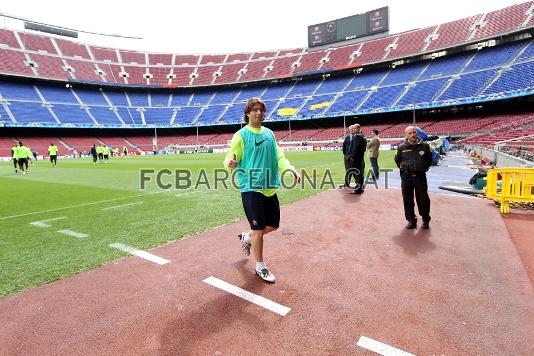 Maxwell, saludant la cmara. Fotos: Miguel Ruiz - FCB.