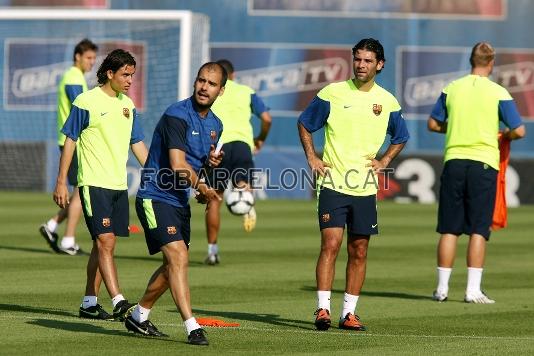 Guardiola, dando instrucciones.