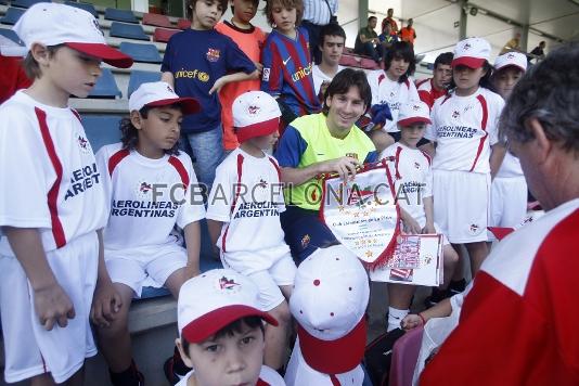 Los jvenes jugadores argentinos han podido compartir unos momentos con su dolo