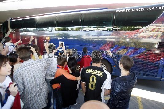 El primer equipo de ftbol se ha dirigido directamente al hotel de concentracin. Fotos: Miguel Ruiz (FCB)