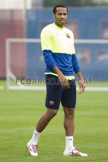 Los jugadores no convocados y los lesionados se han ejercitado este mircoles por la maana en la Ciudad Deportiva. (Foto: lex Caparrs - FCB)