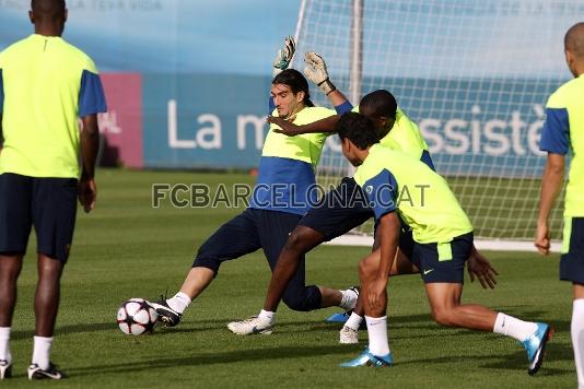 Un instante del entrenamiento de este lunes. (Fotos: Miguel Ruiz)