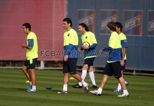 A la sessi d'aquest dimarts s'han exercitat fins a 15 jugadors. (Foto: Miguel Ruiz - FCB)