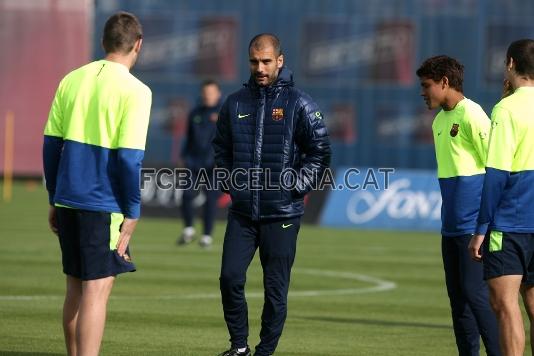 Guardiola ha seguido con atencin la evolucin de sus jugadores. (Fotos: Miguel Ruiz, FCB)