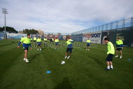 El Bara ha tornat aquest dilluns als entrenaments amb l'absncia d'alguns internacionals. (Fotos: Miguel Ruiz, FCB)