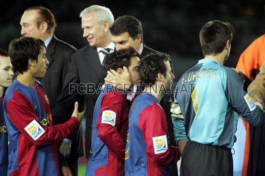 Joan Laporta, animant els seus jugadors desprs de la derrota. Foto: arxiu FCB.