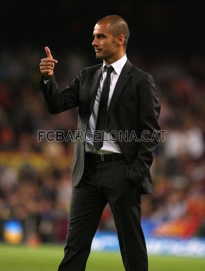 Guardiola satisfet desprs de la contundent victria per 5 a 2 davant l'Atltic de Madrid (19 de setembre del 2009). Foto: arxiu FCB.