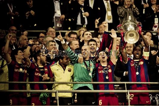 La cuarta Champions, levantada por Abidal. Fotos: Miguel Ruiz / lex Caparrs (FCB).