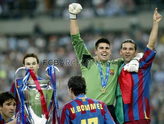 Con Victor Valds celebra la Champions en Pars tras ganar al Arsenal en la final. Foto: Archivo FCB