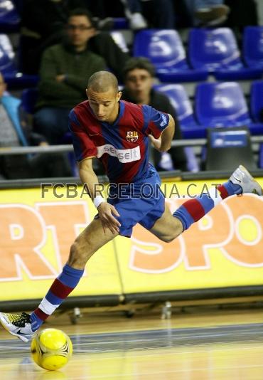 Igor, autor d'un hat-trick aquesta tarda, a punt de disparar a porta.