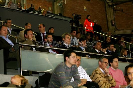 El Palco con el directivo responsable del ftbol sala, Josep Cubells, los directivos Marc Ingla y Toni Rovira, el vocal de la Junta Directiva y responsable del ftbol base, Rafael Yuste, y el presidente de la LNFS Carlos Gascn.