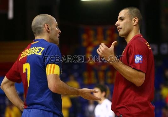 Javi Rodrguez parlant amb Fernandao.