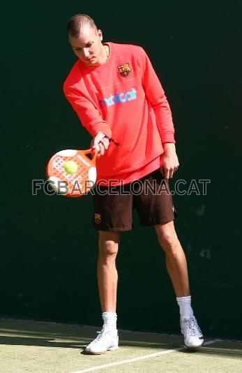 De los balones de la ftbol sala a las raquetas de padel.