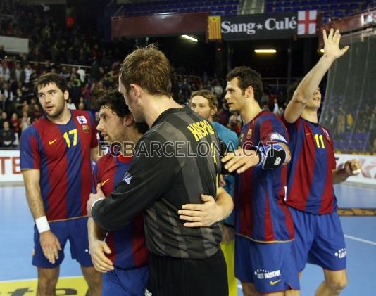 El equipo celebra el acceso a semifinales.