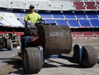 2009-07-21_CAMBIO_CESPED_CAMP_NOU_002.JPG