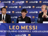 2010-03-11_MESSI_UNICEF_001.jpg