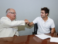 2009-07-23_FIRMA_CONTRATO_Sobregrau_007_x2x.JPG