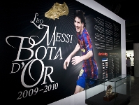 2010-09-23_BOTA_DE_ORO_MESSI_EN_MUSEU_FCB_006.jpg