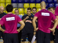 Xavi Pascual haciendo la charla tcnica en el Palau. Foto: lex Caparrs - FCB