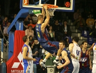 Luchar hasta el final para ganar (74-64)