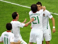 Deco helps Portuguese to second win (3-1)