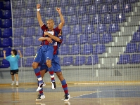 Igor i PC, celebrant un gol