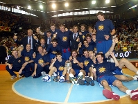 Celebracin sobre la pista del Palau del ttulo de Liga conseguido la temporada 2003-04.