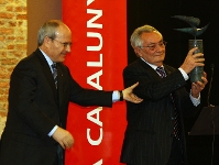 Cannav, con el Premio Vzquez Montalbn.