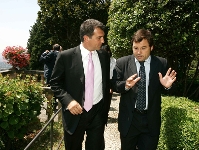 Foto: El presidente Joan Laporta y el director de ftbol, Raul Sanhlle en una fotografia de archivo.