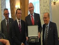Rosell entrega la Clau de Barcelona a Mrius Carol