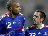 Henry stars in 100th game for France (1-0)