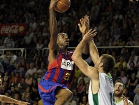 Terence Morris entra a canasta en el partitdo del sbado. Foto: Miguel Ruiz - FCB.